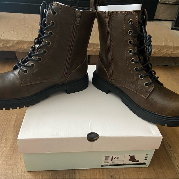 NWT-SO Brown Combat Boots -Size 7.5 - Picture 2 of 5